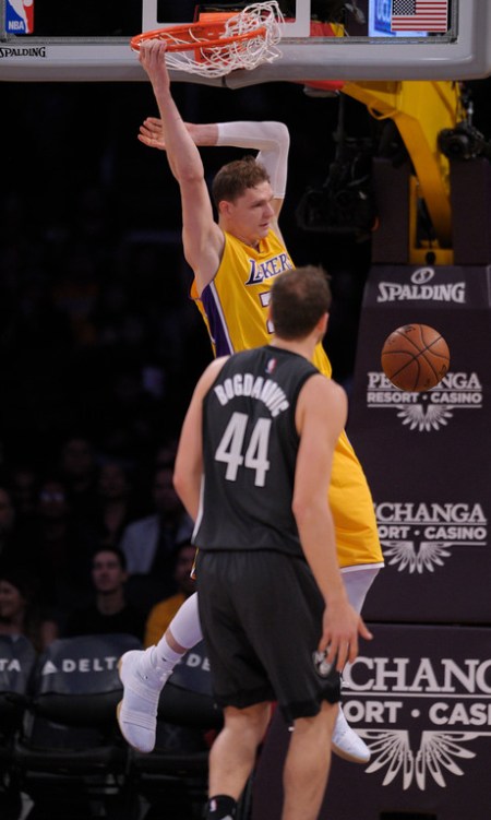 1115_SPO_LDN-L-LAKERS-BROOKLYN-JM